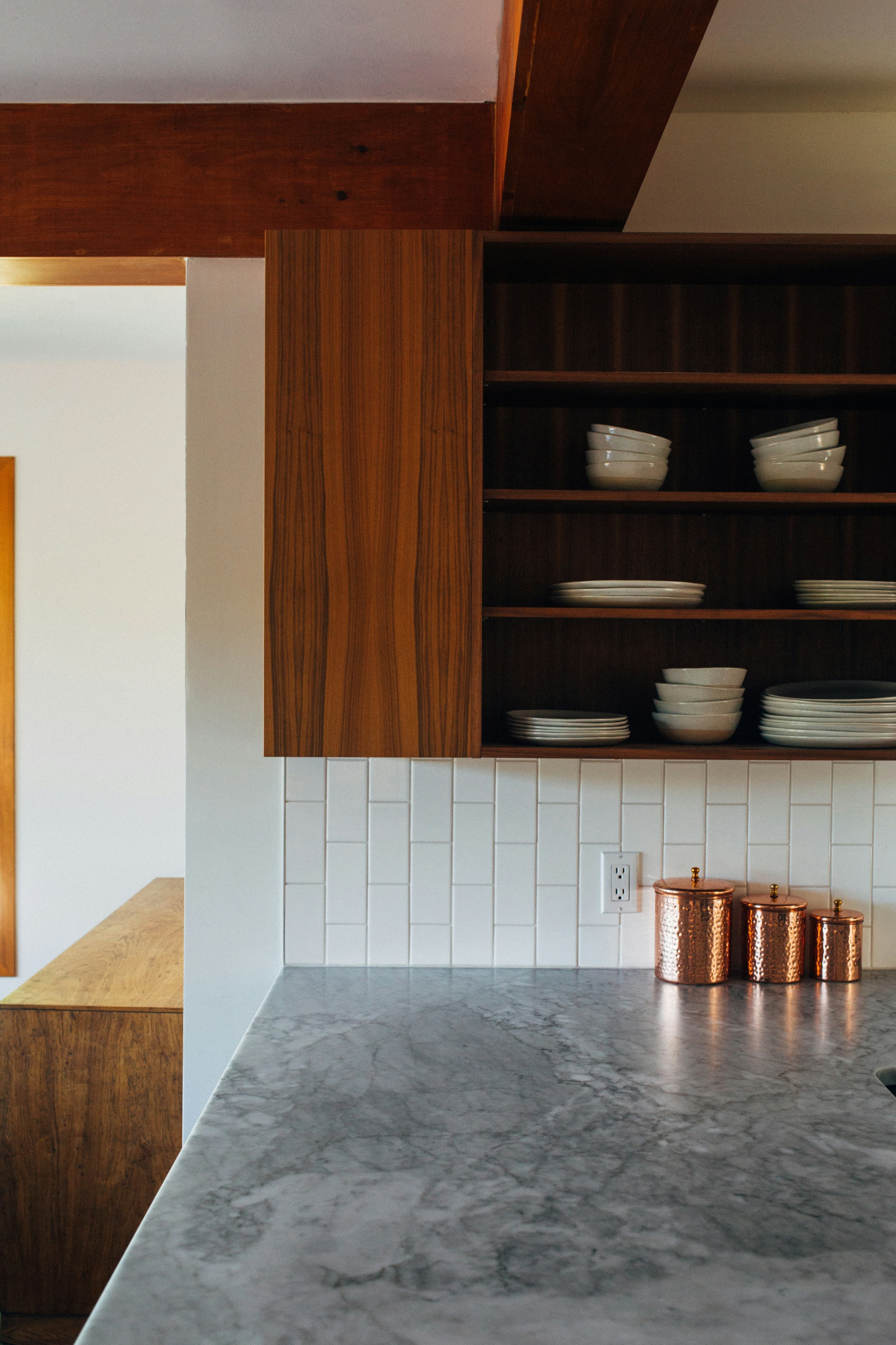 The background image for the Go Pro ad, its a marble counter top with wooden shelvings. It looks elegant.